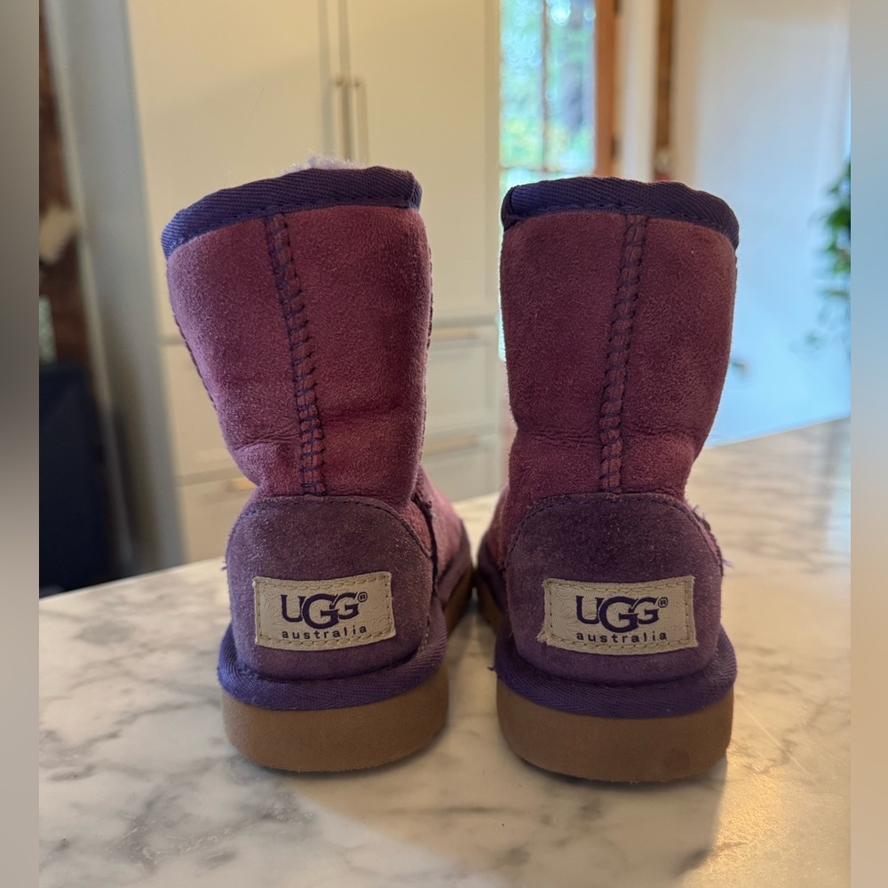 UGG Class Short Purple Toddler size 9 Excellent condition